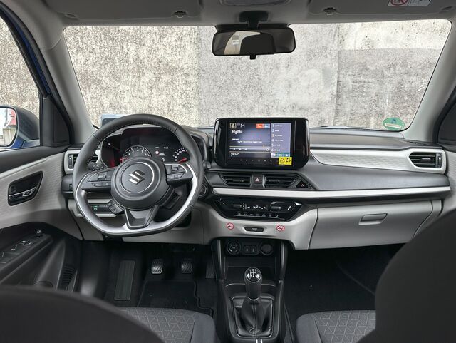 Innenraum vom Swift: Lenkrad, Armatur, Multimedia-System