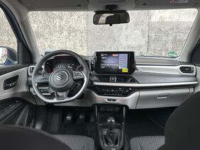 Innenraum vom Swift: Lenkrad, Armatur, Multimedia-System